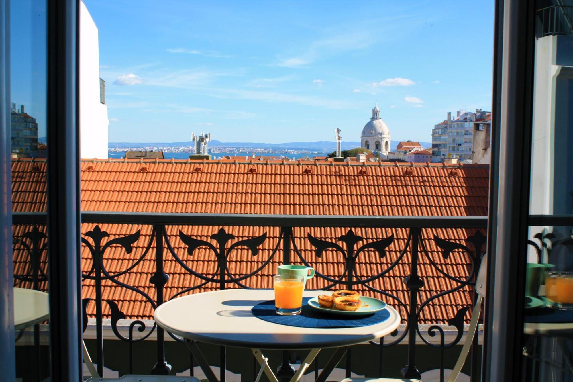 Sunny 3Bdr Apartment In Graca By Lovelystay Lissabon Exterior foto